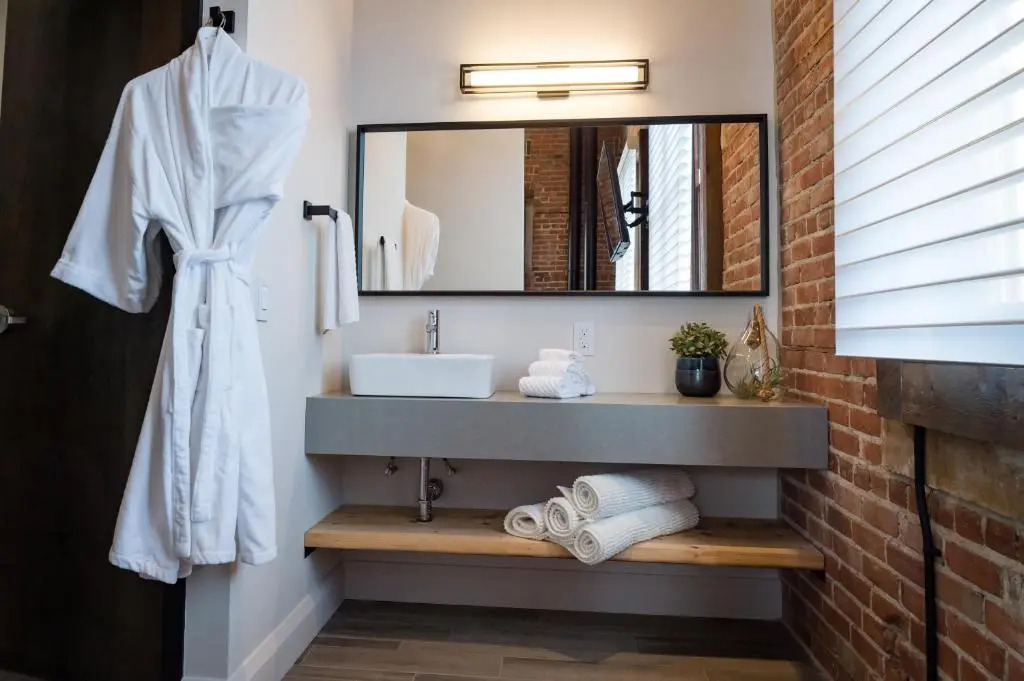 48 King West Boutique Hotel