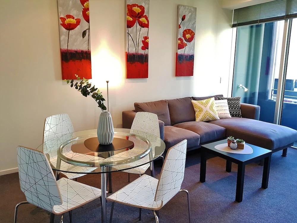 ReadySet Apartments at Liberty