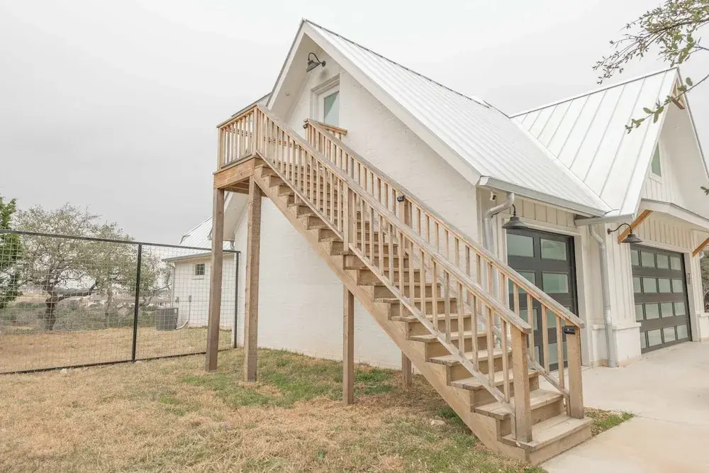 Scarlet Ridge Retreat - Near Wineries & DT Austin!