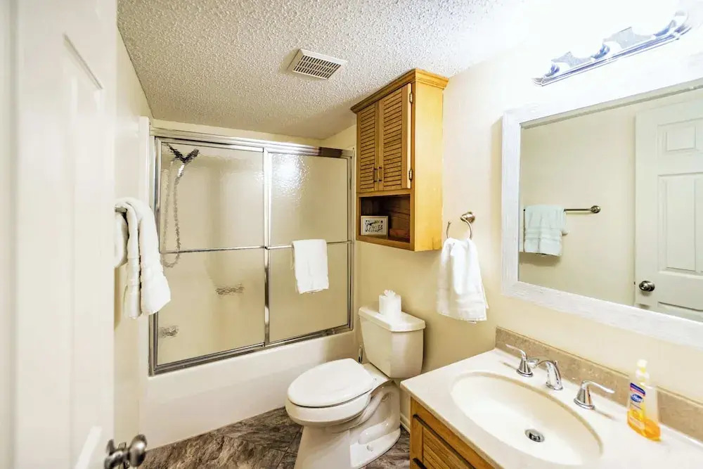 Serenity Now Quiet 4 BDR Next to Margaritaville!