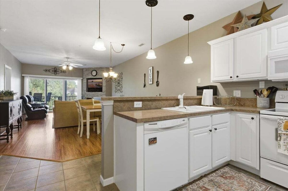Lakefront Condo w/ 3 Pools, Boat Slip & Patio Views at 13mm of the BIg Niangua