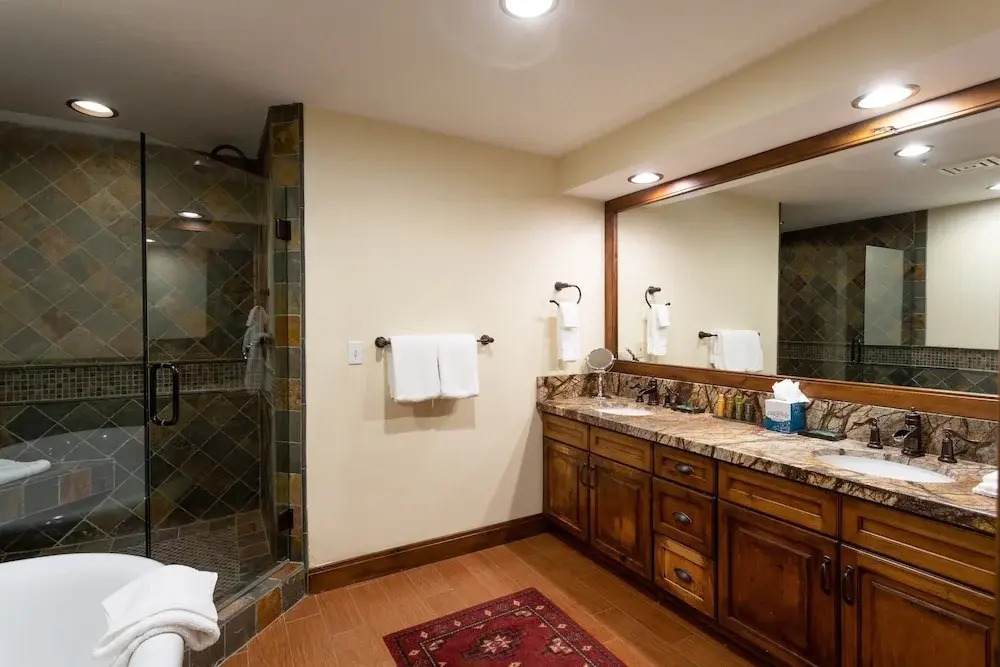 Trail's End Lodge at Deer Valley Resort - Three Bedroom Residence with Spa #301 3 Condo