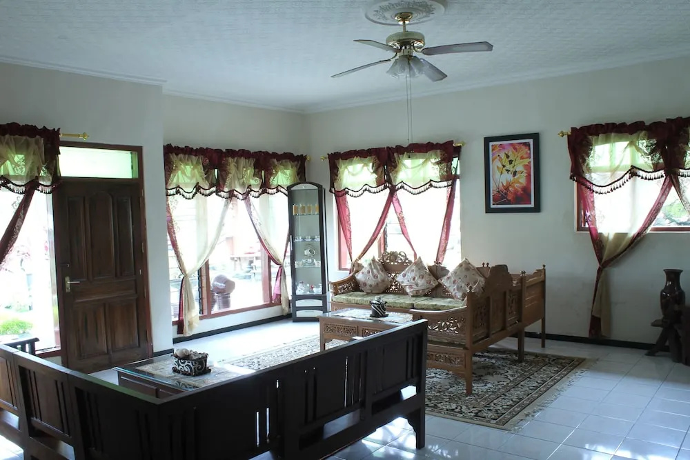 Marry Ind Gunung Kawi Guest House Malang