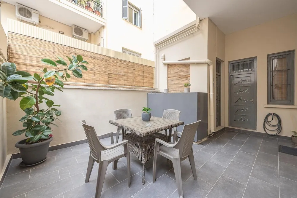 Cloudkeys Spacious Family Home in Thisio