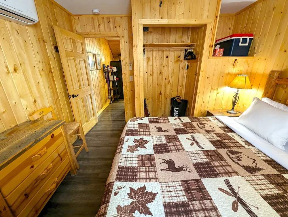 Yellowstones Treasure Cabins