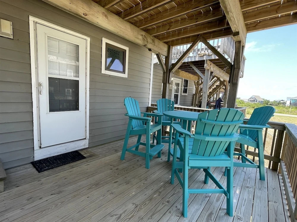 34 Sailing In A Gale Studio Bedroom Condo by RedAwning