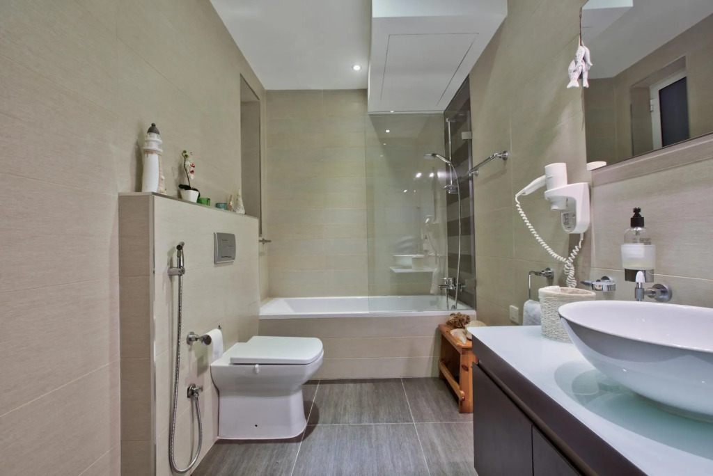 Raphaels - 2 Bedroom Apartment by Solea Holiday Homes