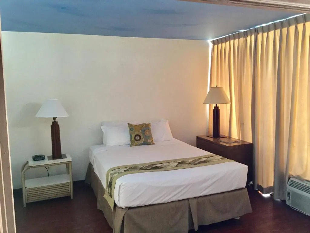 Holiday Surf Hotel