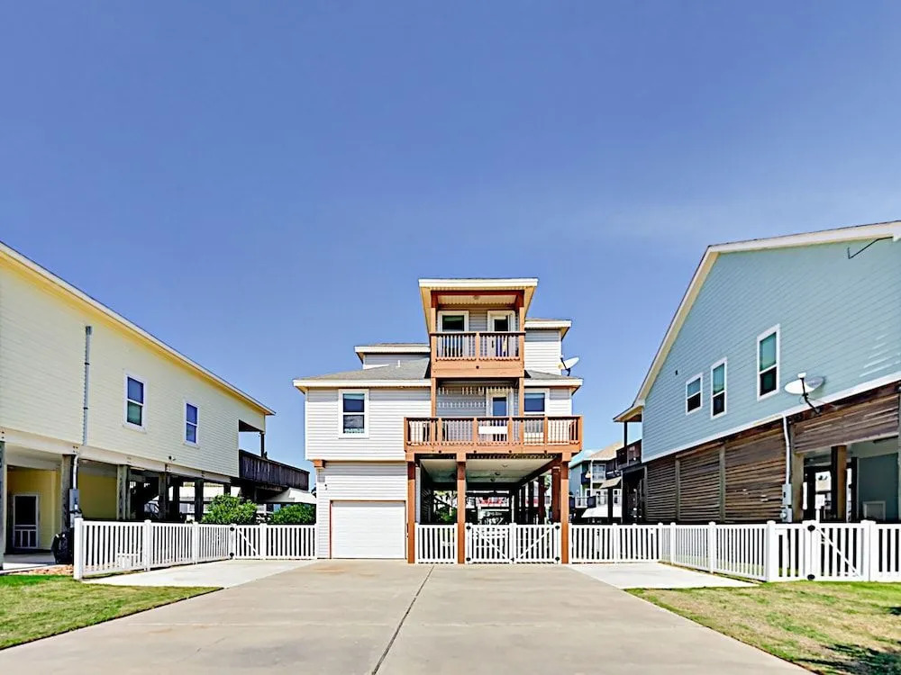 Canal 22108 - 3 Br Home