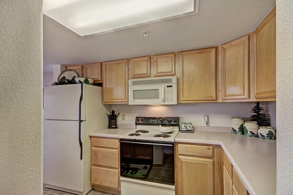 Towers at Lakepoint 605 by RedAwning