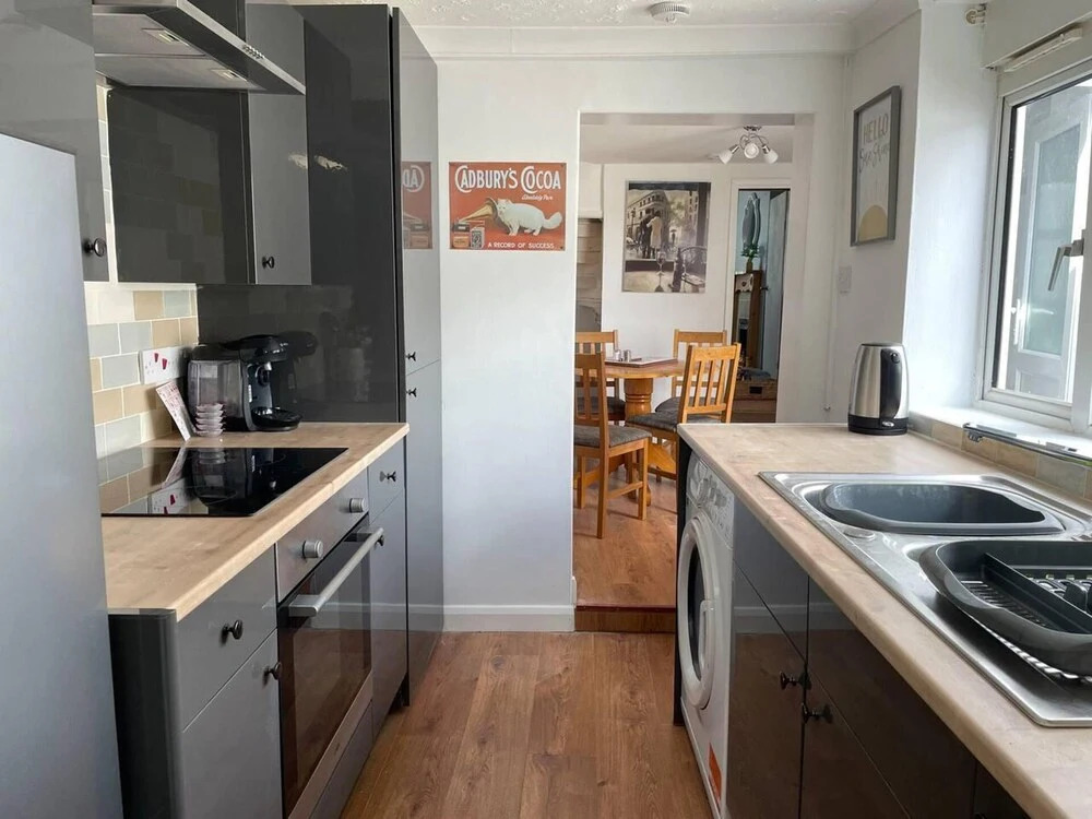 Inviting 3-Bed Town House in Boston Just Renovated