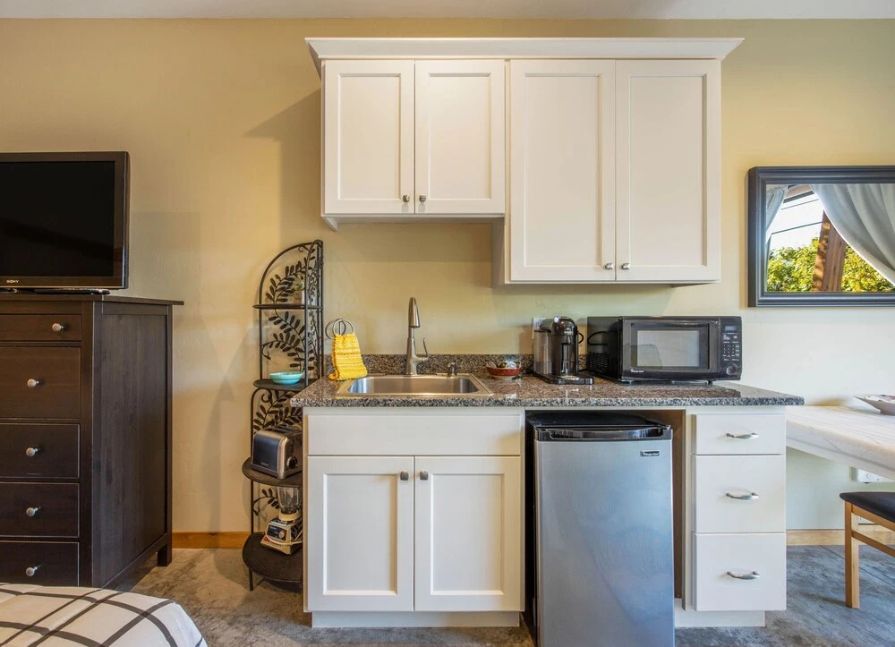 White Cap 1 Bedroom Home by Redawning