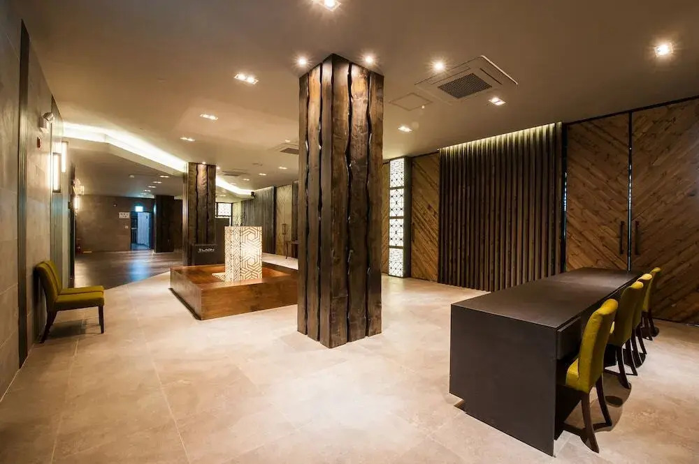 Yujin Hotel