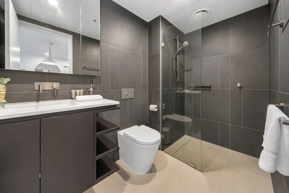 cozy 2BR with free parking & wifi