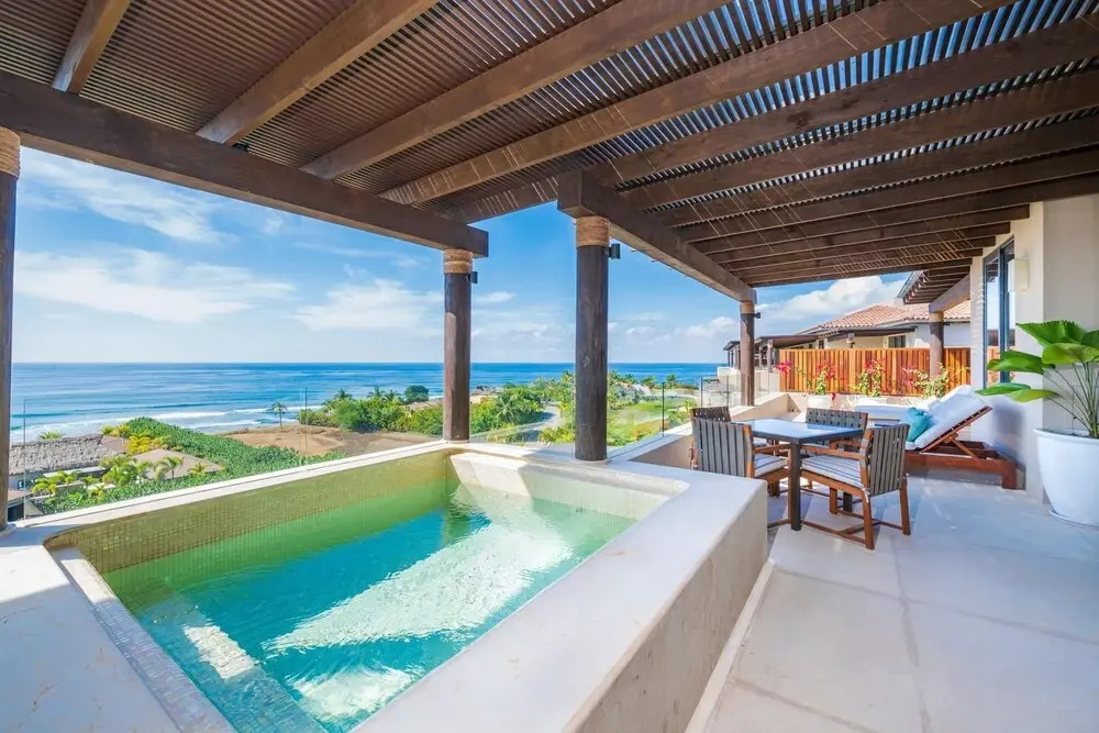 Sunny Vacation Condo 8