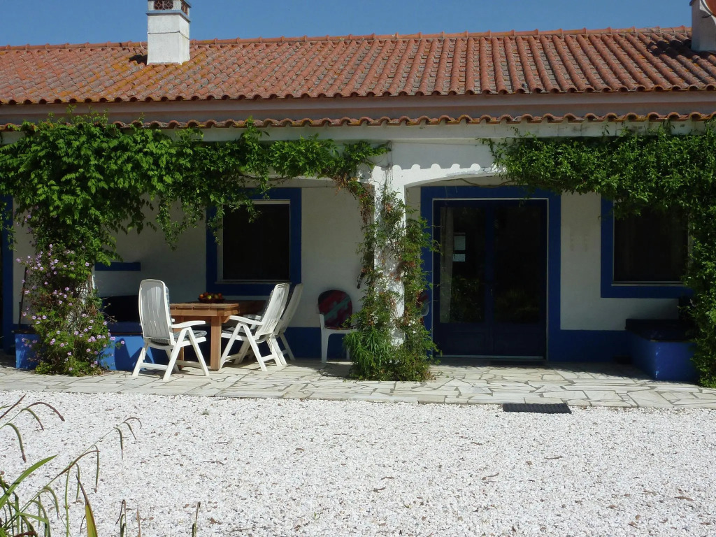 Shared Farmhouse Near Serra Monfuradoca