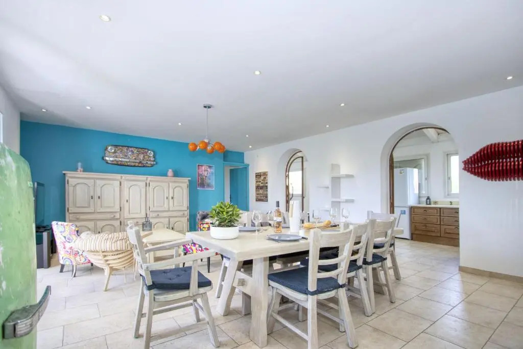 Galant Appartement en bord de mer avec terrasse