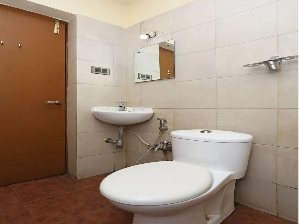 OYO Flagship 2207 Hotel Transit