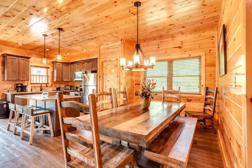4 Bedroom Cabin for 14