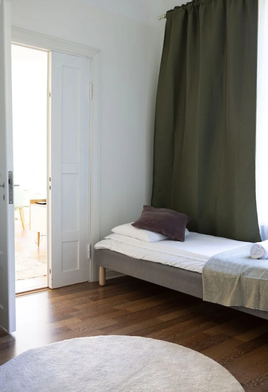 2ndhomes Charming 2BR Home w Balcony