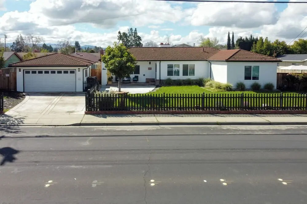 Sun-soaked Livermore Gem With Patio & Fire Pit!