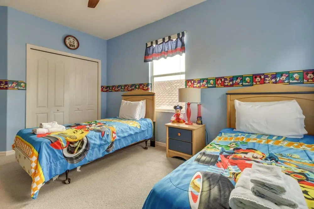Lanai & Pool: Spacious Villa Near Disney