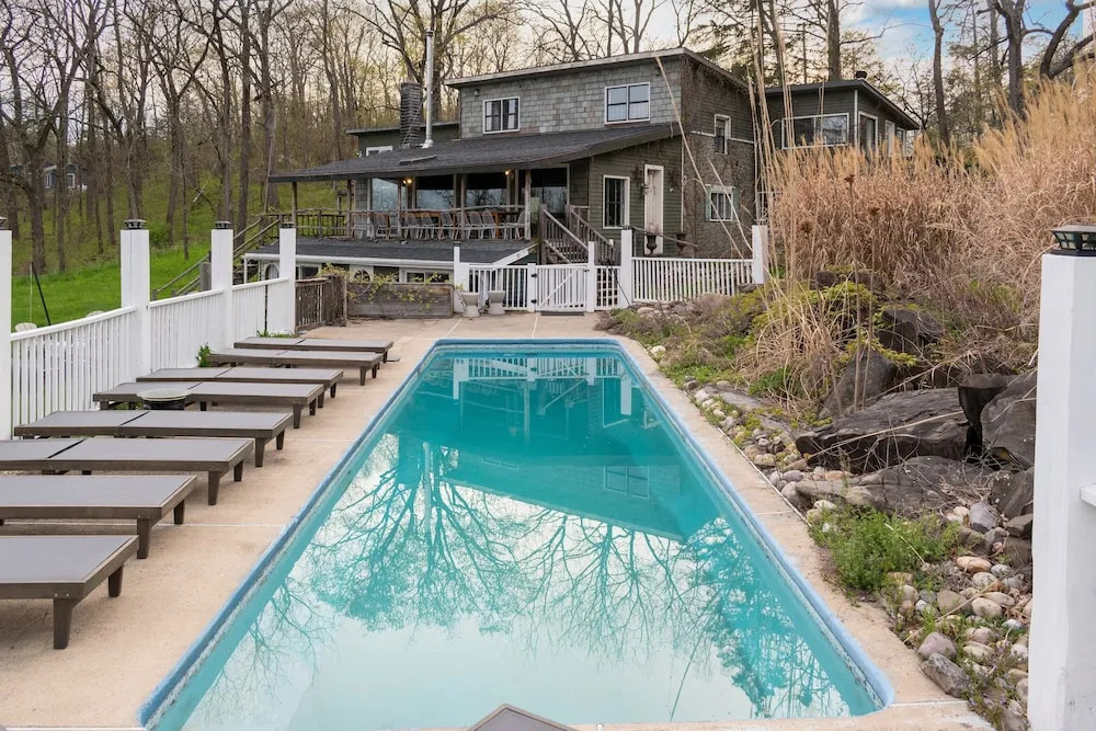 River Lodge by Avantstay 11 BR Historic Estate w/ Pool & Views of Hudson!
