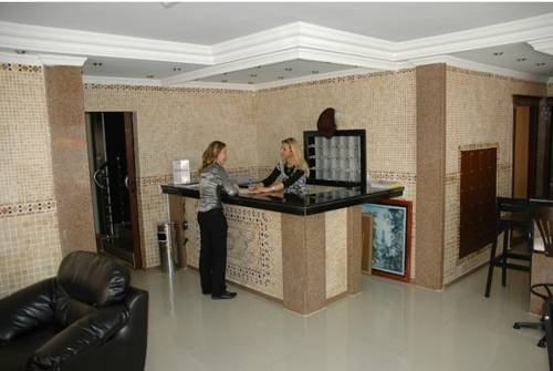 Basil's Apart Hotel