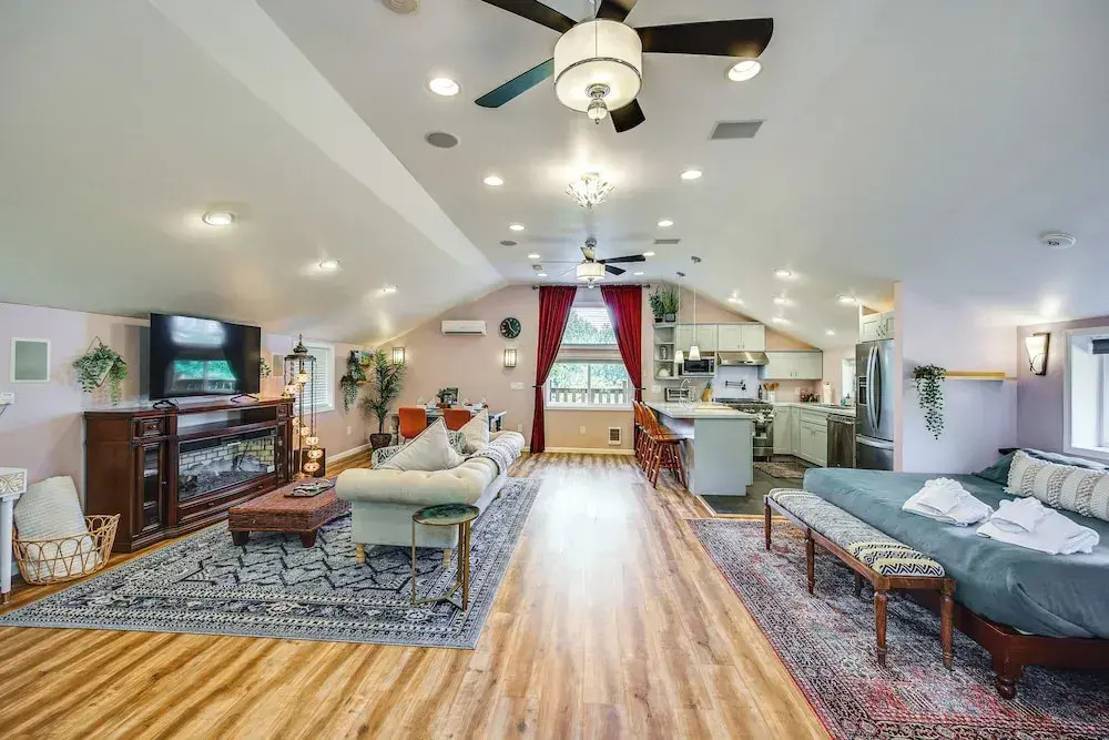 5 Mi to Dtwn Tacoma: Modern Studio Retreat