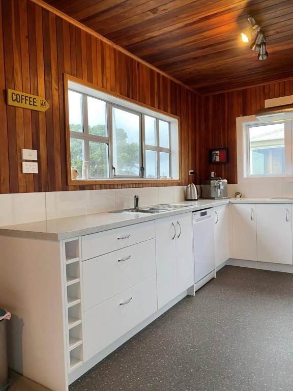 Waihi Charm - Waihi Beach Holiday Home