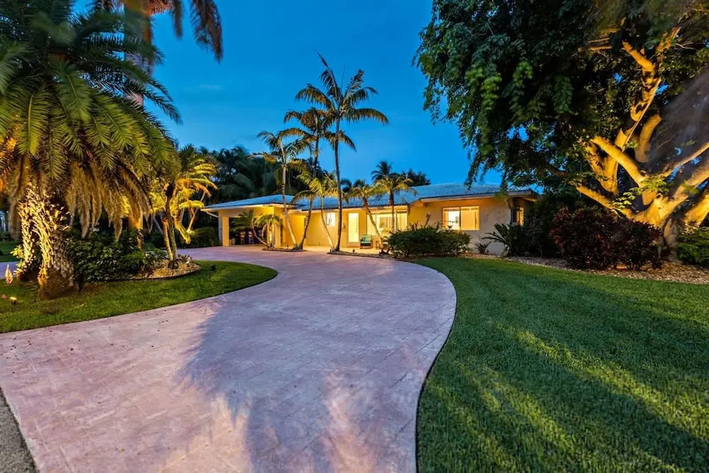 Walking from the beach 3Br Villa