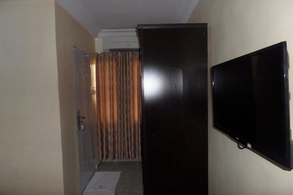 De-Golden Quest Hotel