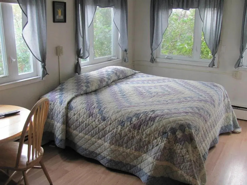 Downtown Log Cabin Hideaway Bed & Breakfast Inn Fairbanks | B&Bs