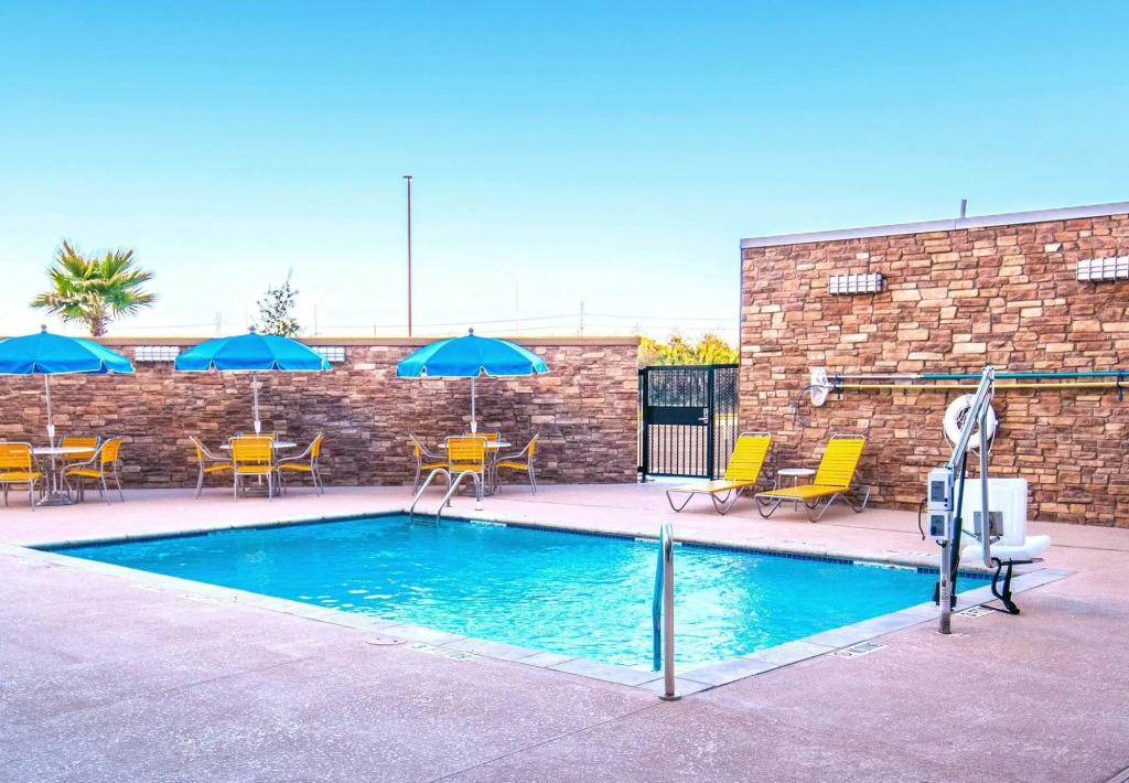 Fairfield Inn & Suites by Marriott San Antonio Brooks City Base