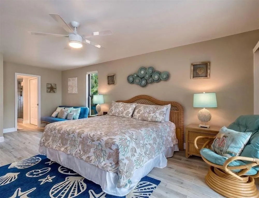 Shorewood Condos by Dream Vacation Rentals