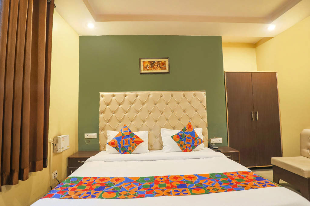 Fabhotel Dps International