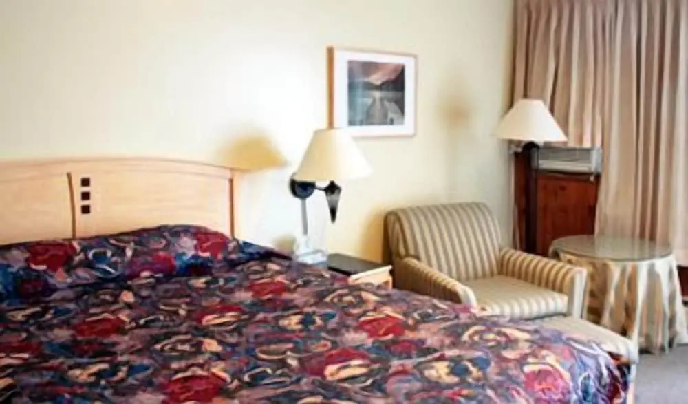 Woodland Motor Inn