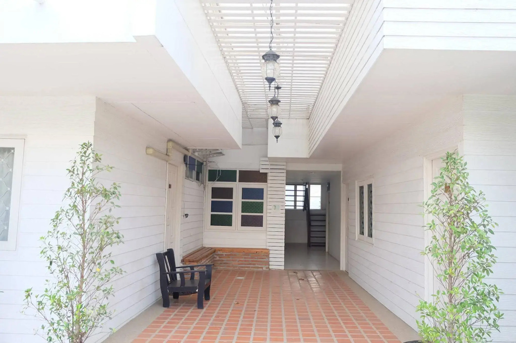 Plern Room And Backyard