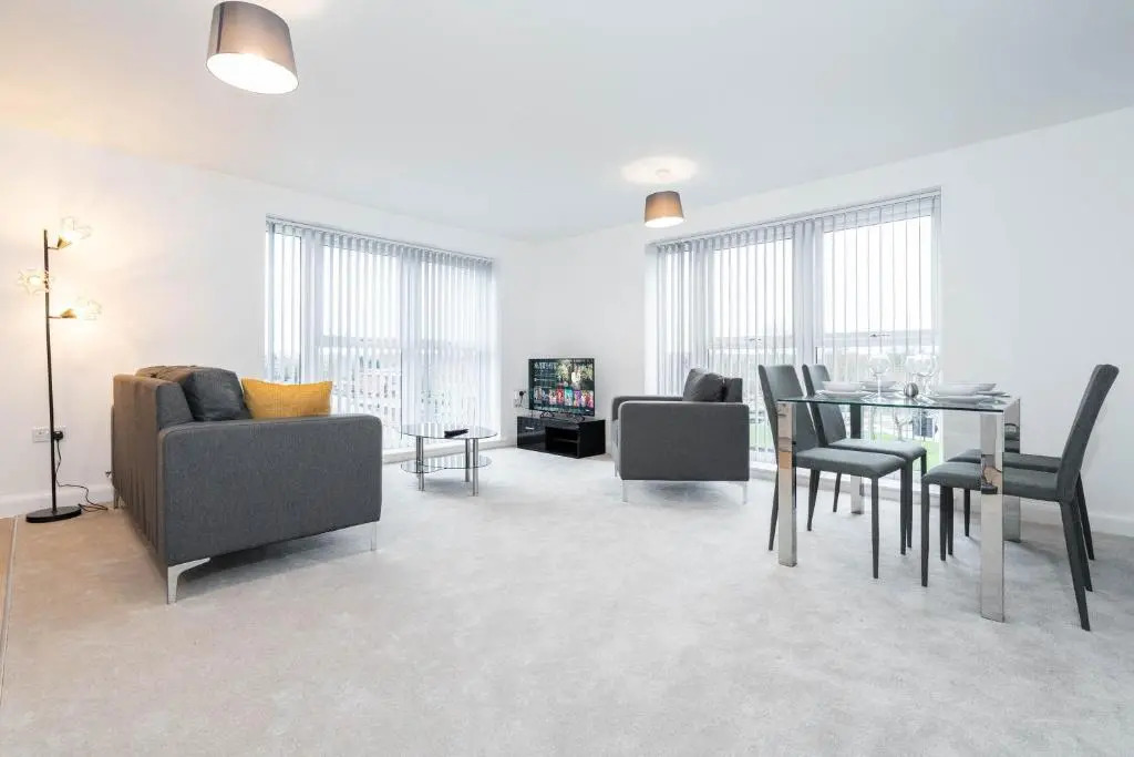 Cosy-Abstract Top Floor Apartment - CITY CENTRE ✬