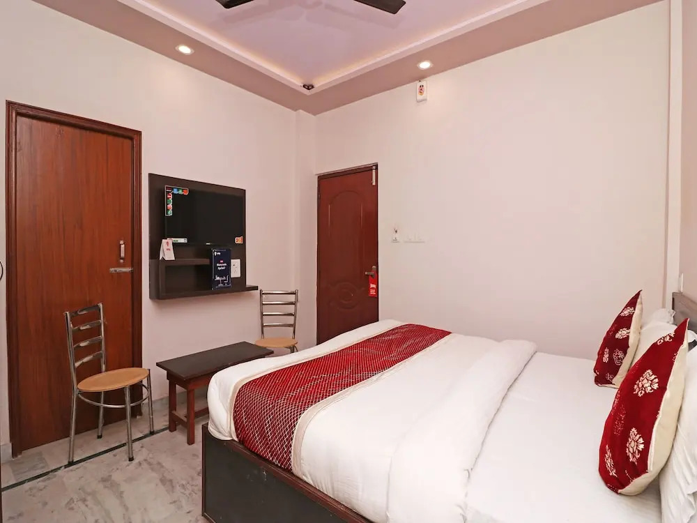Oyo 13136 Hotel Taj Ansh 2