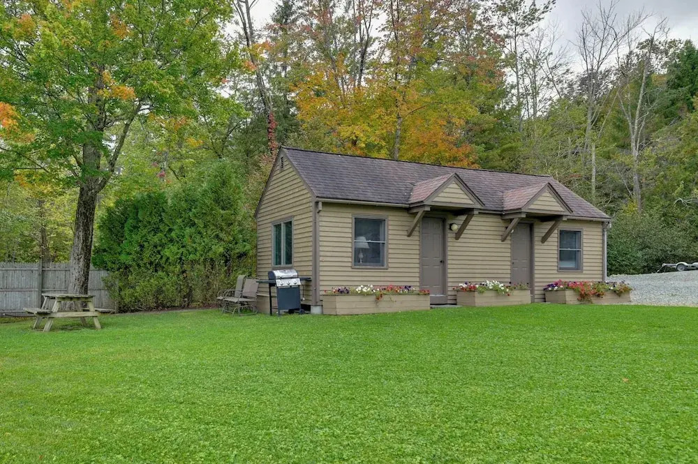 Lake George Waterfront Cabin w/ On-site Marina!