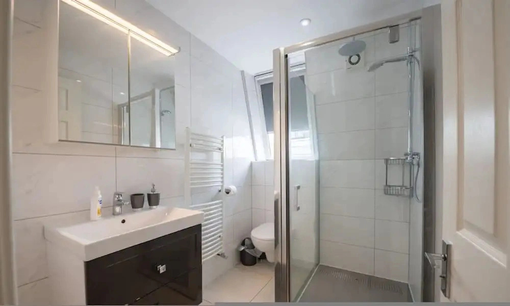 Stylish 3 Bedroom Flat CRC