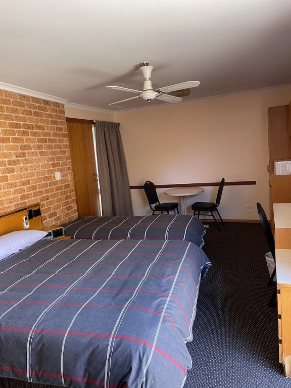 True blue Motor Inn