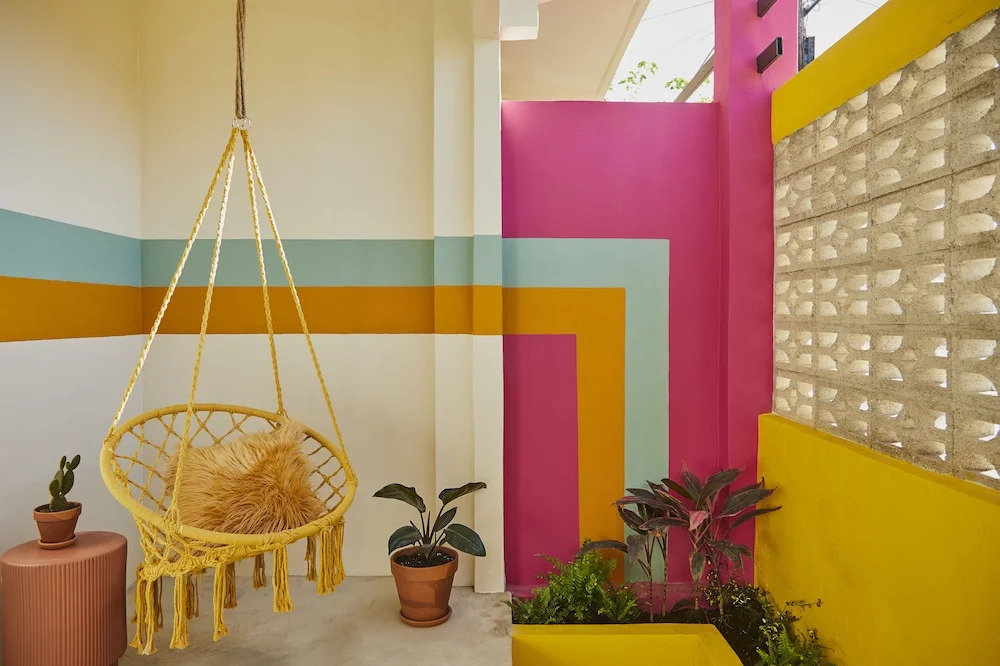 MOOD HAUS by DW - 70s Retro Stays