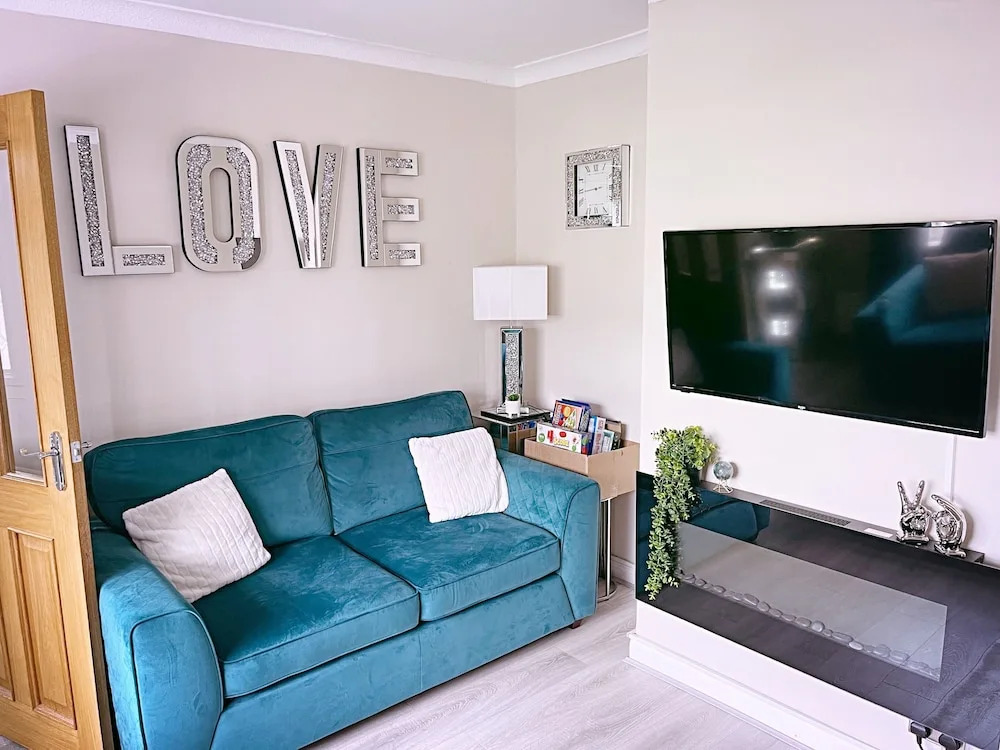 The Serene Stays Sleeps 6 With Garden