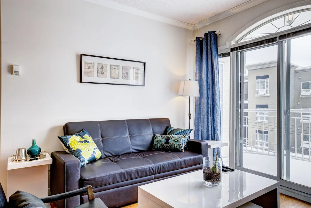 Suite Digs Genesis