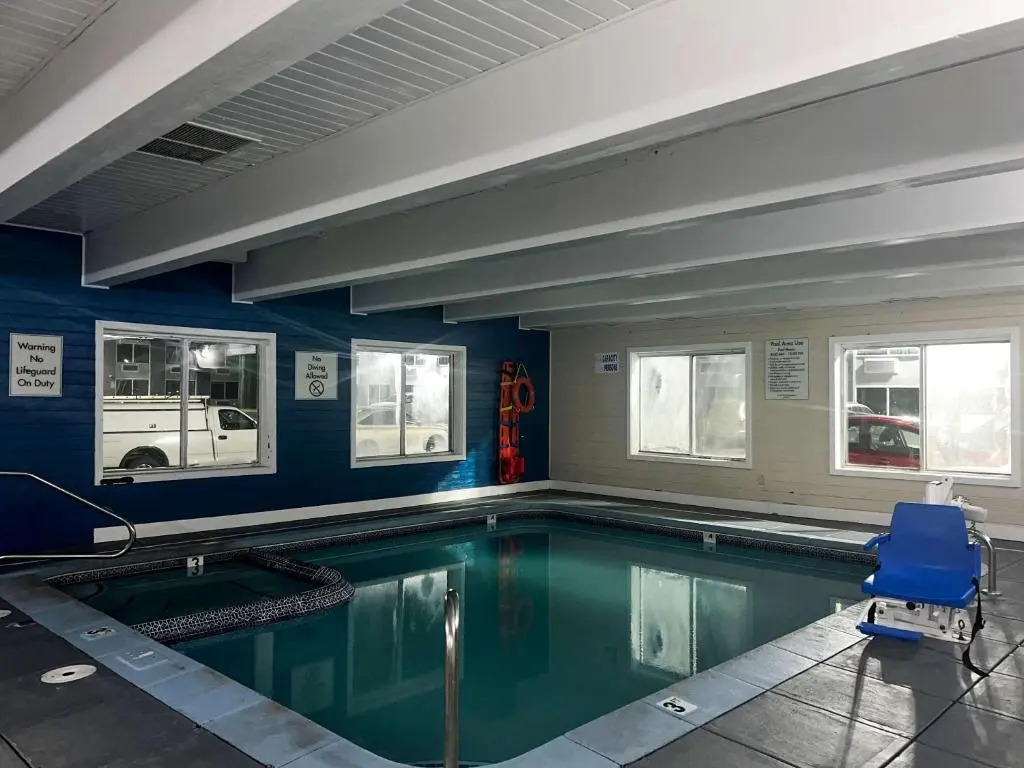 Days Inn & Suites by Wyndham Norton Shores Muskegon