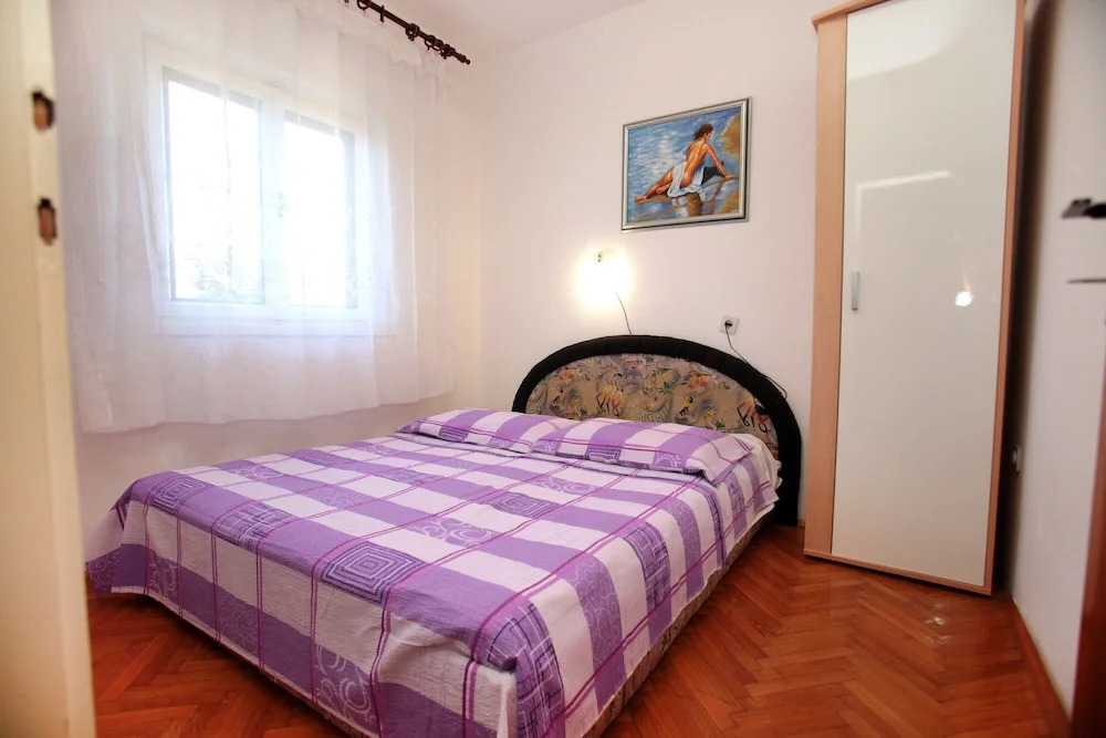 Large Apartment w. big Terrace, Next to the Beach