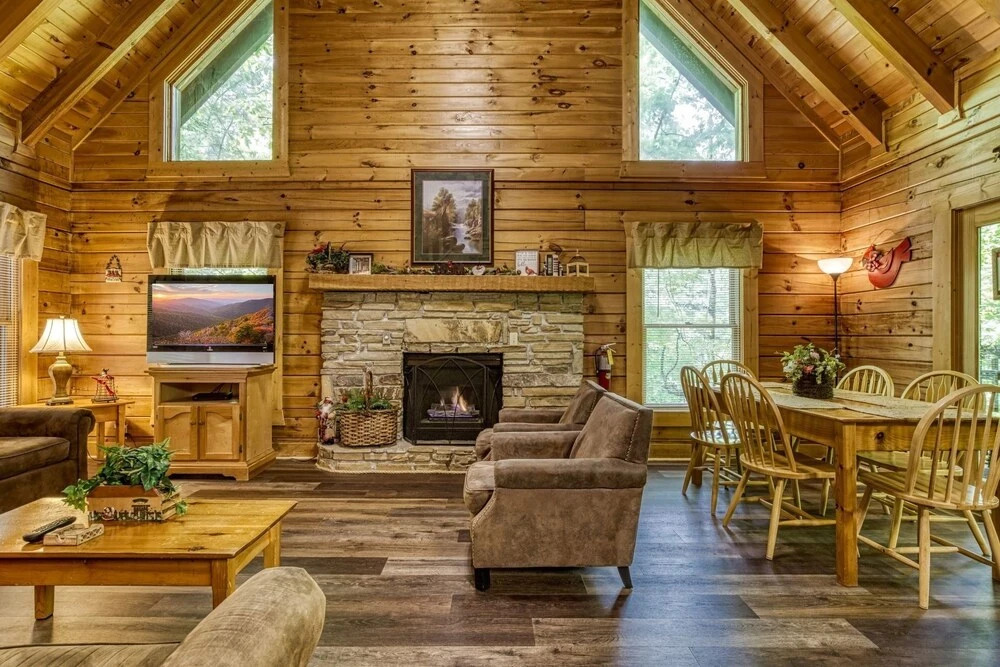 Er215 â Red Bird Haven Great Location â Close To Town! 3 Bedroom Cabin by RedAwning