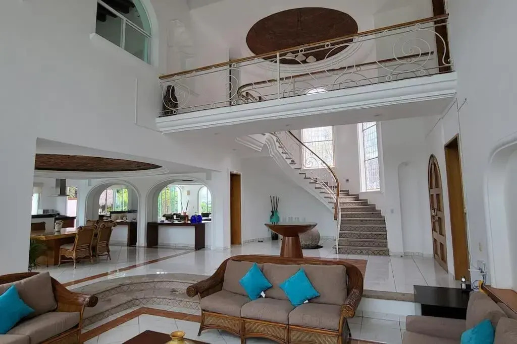 Heated Pool & Chef with Full Staff Included - 30 guest
